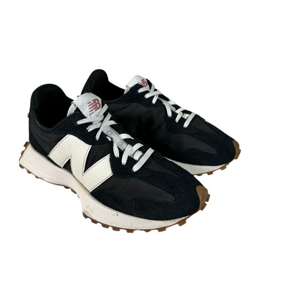 New Balance 327 Women's Athletic Shoes in Black, White - Picture 15 of 15
